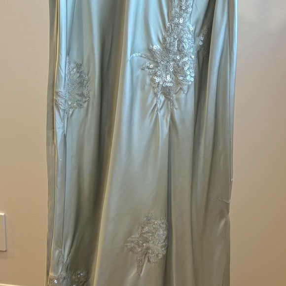 Astrid satin sage sequin flower applique dress size 4 - Picture 2 of 5